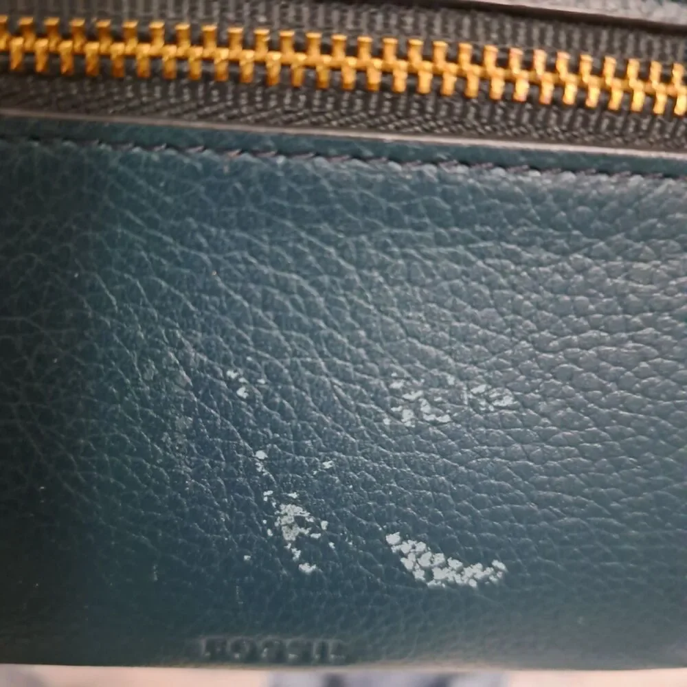 FOSSIL Green Leather ID/Card Holder Travel Passport Wallet  USED